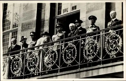 Ak Adel Niederlande, Königin Wilhelmina auf dem Balkon