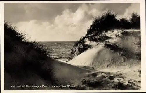 Ak Nordseebad Norderney, Durchblick aus den Dünen