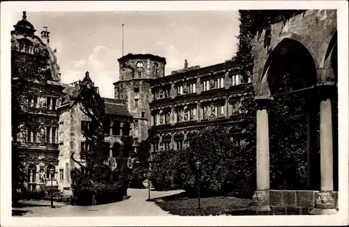 Ak Heidelberg am Neckar, Schlosshof