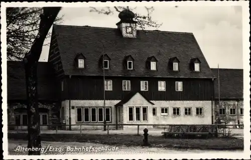 Ak Altenberg im Erzgebirge, Bahnhofsgebäude