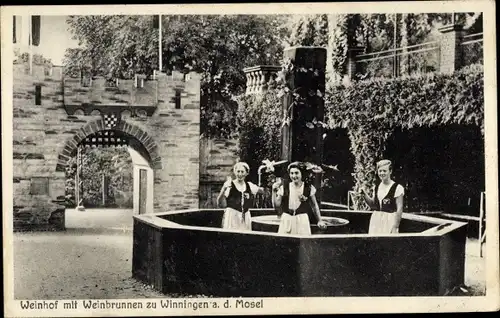 Ak Winningen Mosel, Weinhof mit Weinbrunnen