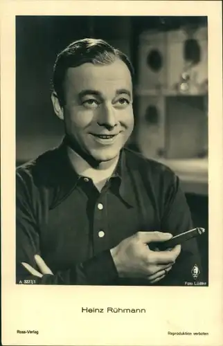 Ak Schauspieler Heinz Rühmann, Portrait mit Zigarre