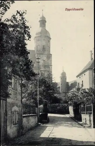 Ak Dippoldiswalde in Sachsen, Straßenpartie mit Kirche