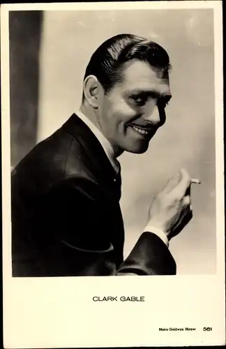 Ak Schauspieler Clark Gable, Portrait mit Zigarette