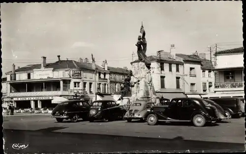 Ak Saint Dizier Haute Marne, Place Aristide Briand