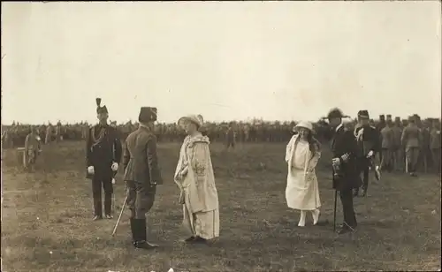 Foto Ak Königin Wilhelmina der Niederlande, Den Haag, Niederländische Armee, Manöver