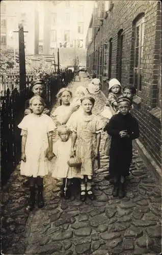 Foto Ak Kiel, Gruppenportrait, Kinder