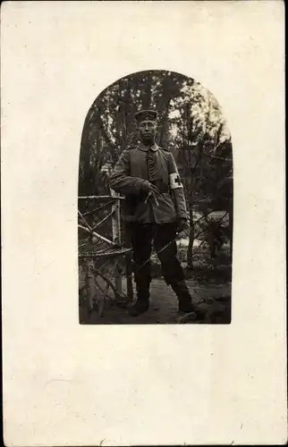 Foto Ak Deutscher Soldat in Uniform, Sanitäter, Portrait