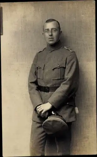 Foto Ak Deutscher Soldat in Uniform, Standportrait, I WK