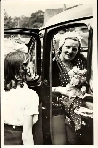 Ak Königin Juliana der Niederlande im Automobil, 18. Mai 1949