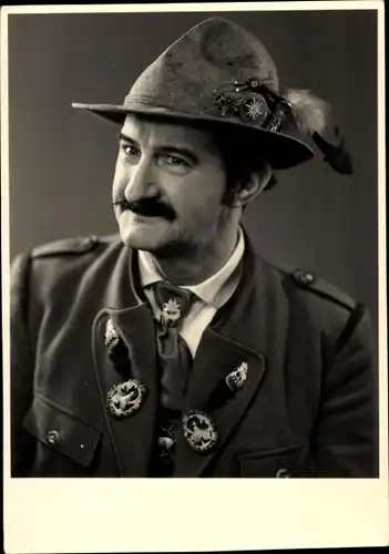 Foto Ak Schauspieler Willy Werkmeister, Portrait in Tracht