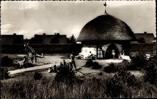 Ak Ostseebad Grömitz in Holstein, Kinderspielplatz, Deich