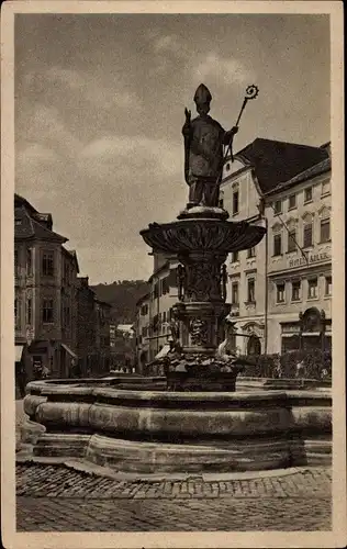 Ak Eichstätt in Oberbayern, Marktplatz mit Willibaldsbrunnen, Hotel