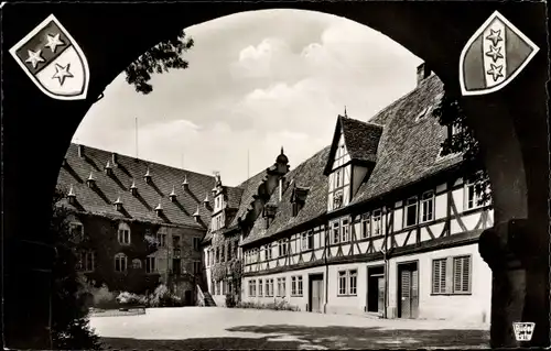 Ak Erbach im Odenwald Hessen, Schlosshof, Wappen Grafenhaus, Stadtwappen