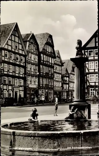 Ak Melsungen in Hessen, Kinder am Rathausbrunnen, Fachwerkhäuser, Hotel