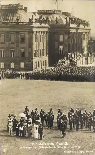 Ak Potsdam, Kaiserliche Familie während des Feldgottesdienstes