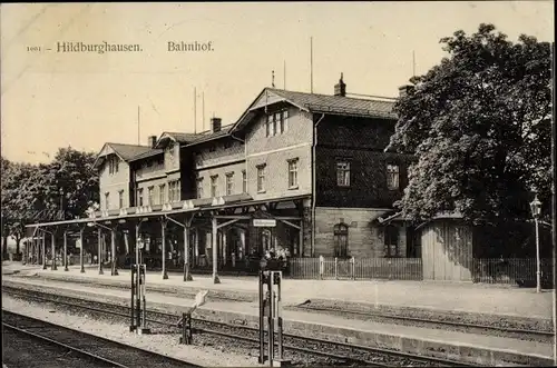 Ak Hildburghausen in Thüringen, Bahnhof, Bahnsteig