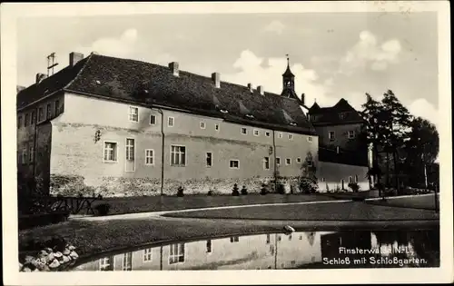 Ak Finsterwalde Niederlausitz, Schloss mit Schlossgarten und Teich