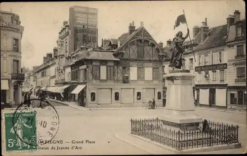 Ak Compiègne Oise, Platz, Denkmal Jeanne d'Arc