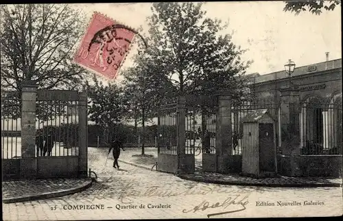 Ak Compiègne Oise, Kaserne der Kavallerie