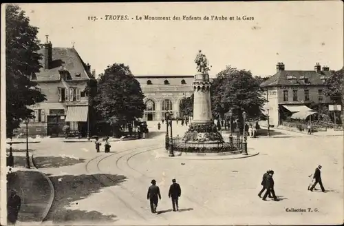 Ak Troyes Aube, Denkmal für die Kinder von Aube und der Bahnhof
