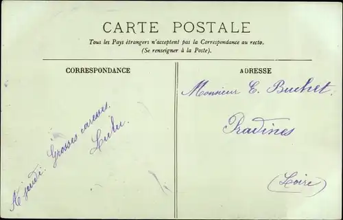 Ak Auvergne, alte Frau in Tracht, Spindel