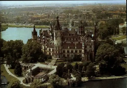 Ak Schwerin in Mecklenburg, Schloss, Luftbild