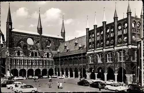 Ak Hansestadt Lübeck, Marktplatz mit Rathaus