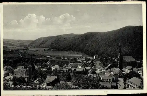 Ak Gemünden Daun in der Eifel, Panoramablick auf den Ort mit Berglandschaft
