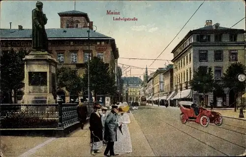 Ak Mainz am Rhein, Ludwigstraße, Statue, Auto, Straßenbahn