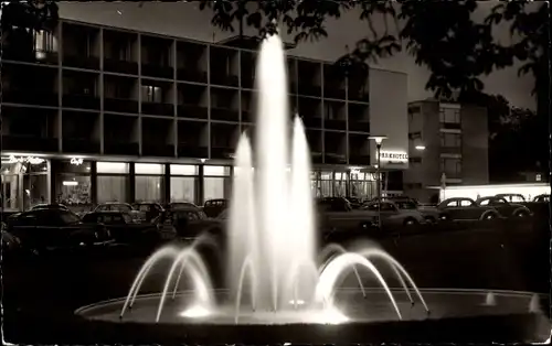 Ak Reutlingen in Baden Württemberg, Parkhotel Friedrich List, Nacht, Fontäne