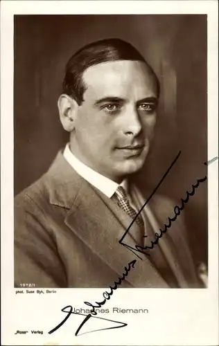 Ak Schauspieler Johannes Riemann, Ross Verlag, Krawatte, Autogramm