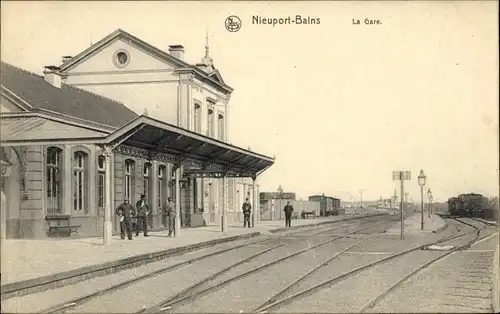 Ak Nieuport Bains Nieuwpoort Westflandern, Bahnhof, Gleisseite