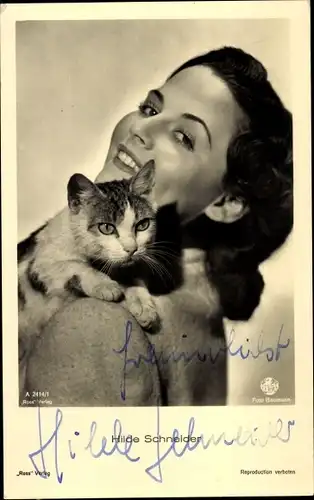 Ak Schauspielerin Hilde Schneider, Portrait mit Katze, Ross Verlag A 2414 1, Autogramm