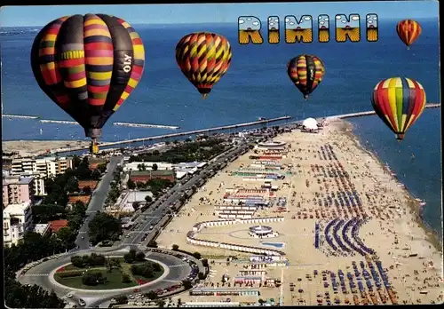 Ak Rimini Emilia Romagna, Heißluftballons über dem Strand