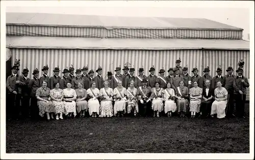 Foto Ak Maaslingen Petershagen an der Weser, Schützenfest 1954?, Gruppenbild, Festgesellschaft