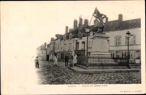 Ak Jargeau Loiret, Statue de Jeanne D'Arc