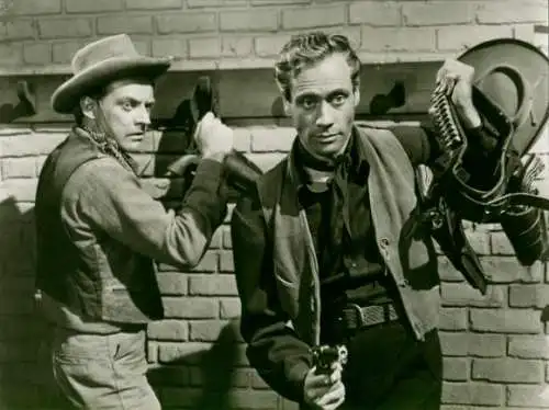 Foto Schauspieler Arthur Kennedy und Mel Ferrer, Filmszene Engel der Gejagten, Pressefoto