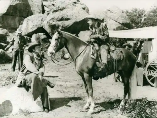 Foto Filmszene, Mann im Sattel, Schauspieler Randolph Scott, Guinn Williams, Pressefoto