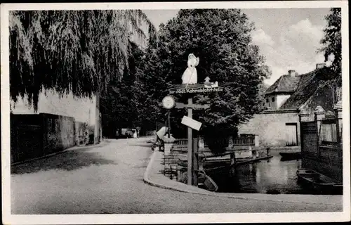 Ak Lübbenau im Spreewald, Am Mühleneck, Wegweiser zur Kahnabfahrtstelle