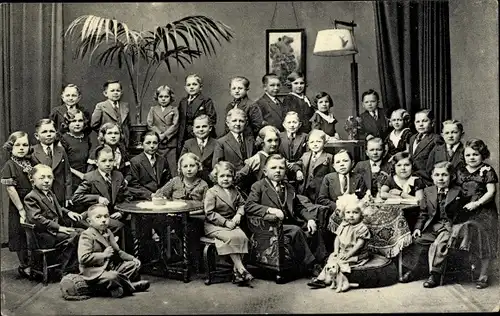 Ak Schaefer's Märchenstadt Liliput, Liliputaner