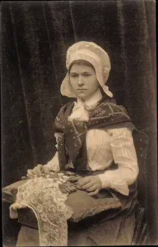 Ak Flämische Spitzenklöpplerin in Tracht