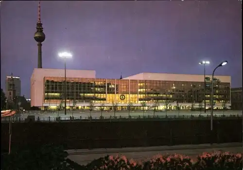 Ak Berlin Mitte, Palast der Republik, Außenansicht, Fernsehturm, Nachtansicht