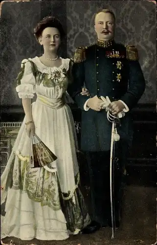 Ak Königin Wilhelmina der Niederlande mit Prinz Hendrik, Uniform, Säbel