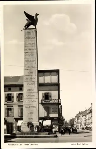 Ak Karlsruhe in Baden, 109er Denkmal, Straßenpartie