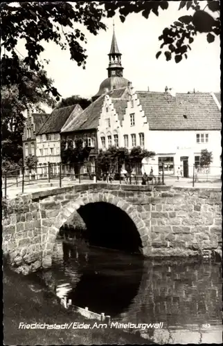 Ak Friedrichstadt an der Eider, Mittelburgwall, Brücke, Fluss