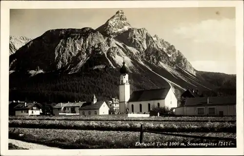 Ak Ehrwald Tirol, Ort mit Sonnenspitze, Kirche