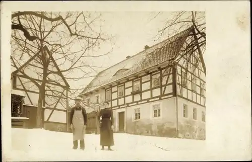Foto Ak Lauenstein Altenberg im Erzgebirge, Fachwerkhaus, Anwohner
