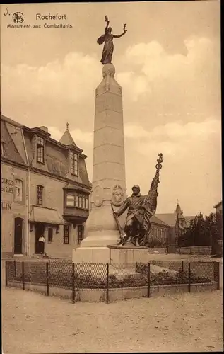 Ak Rochefort Namur, Monument aux Combattants, Haus