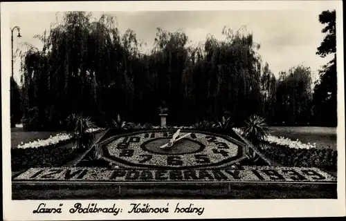 Ak Lázně Poděbrady Bad Podiebrad Region Mittelböhmen, Blumenuhr